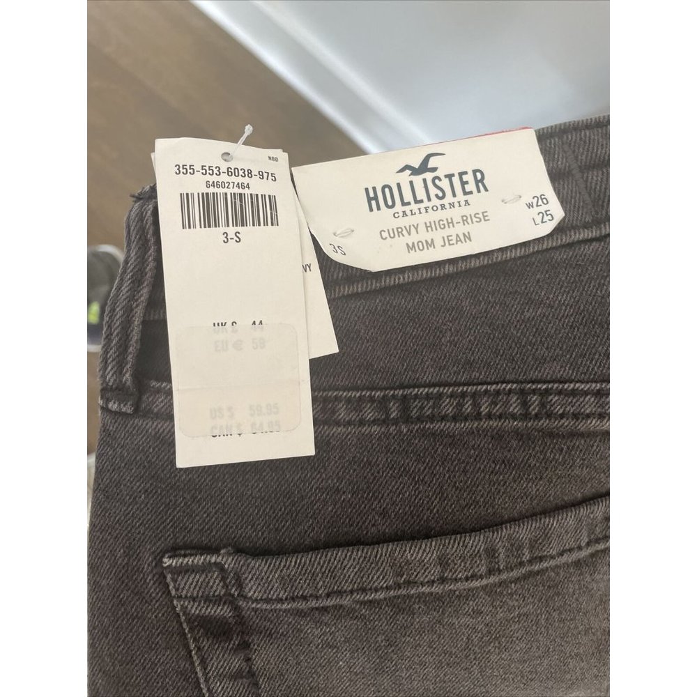 HOLLISTER California Curvey High-Rise Mom Jean  with Rose Embroidery W26 L25 -3s